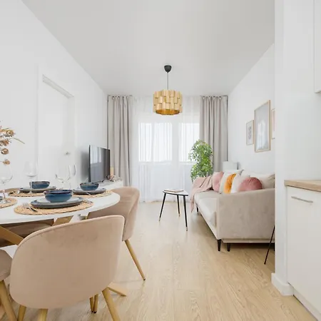 Stylish Glam Przedpole In By Renters