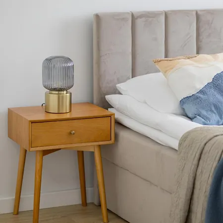 Stylish Glam Przedpole In By Renters 바르샤바