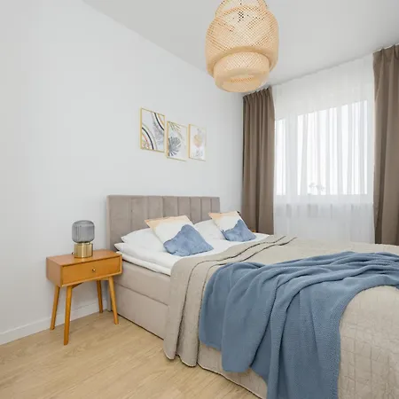 Stylish Glam Przedpole In By Renters Apartment