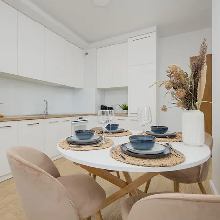 Stylish Glam Przedpole In By Renters *