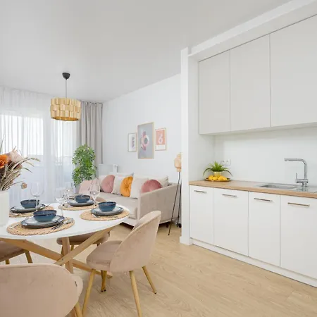 Stylish Glam Przedpole In By Renters *